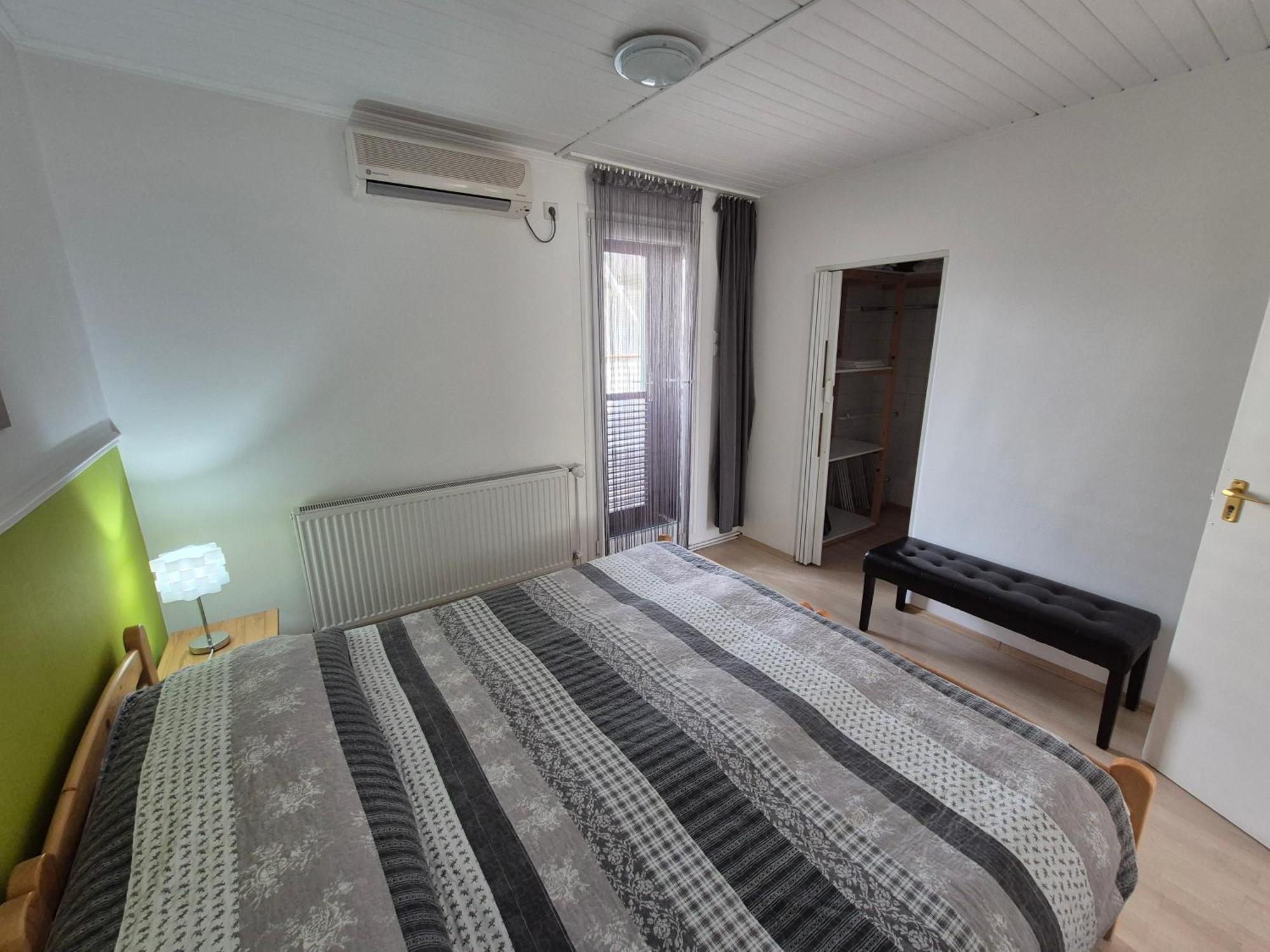 Roxanna Apartman Gyula Eksteriør bilde
