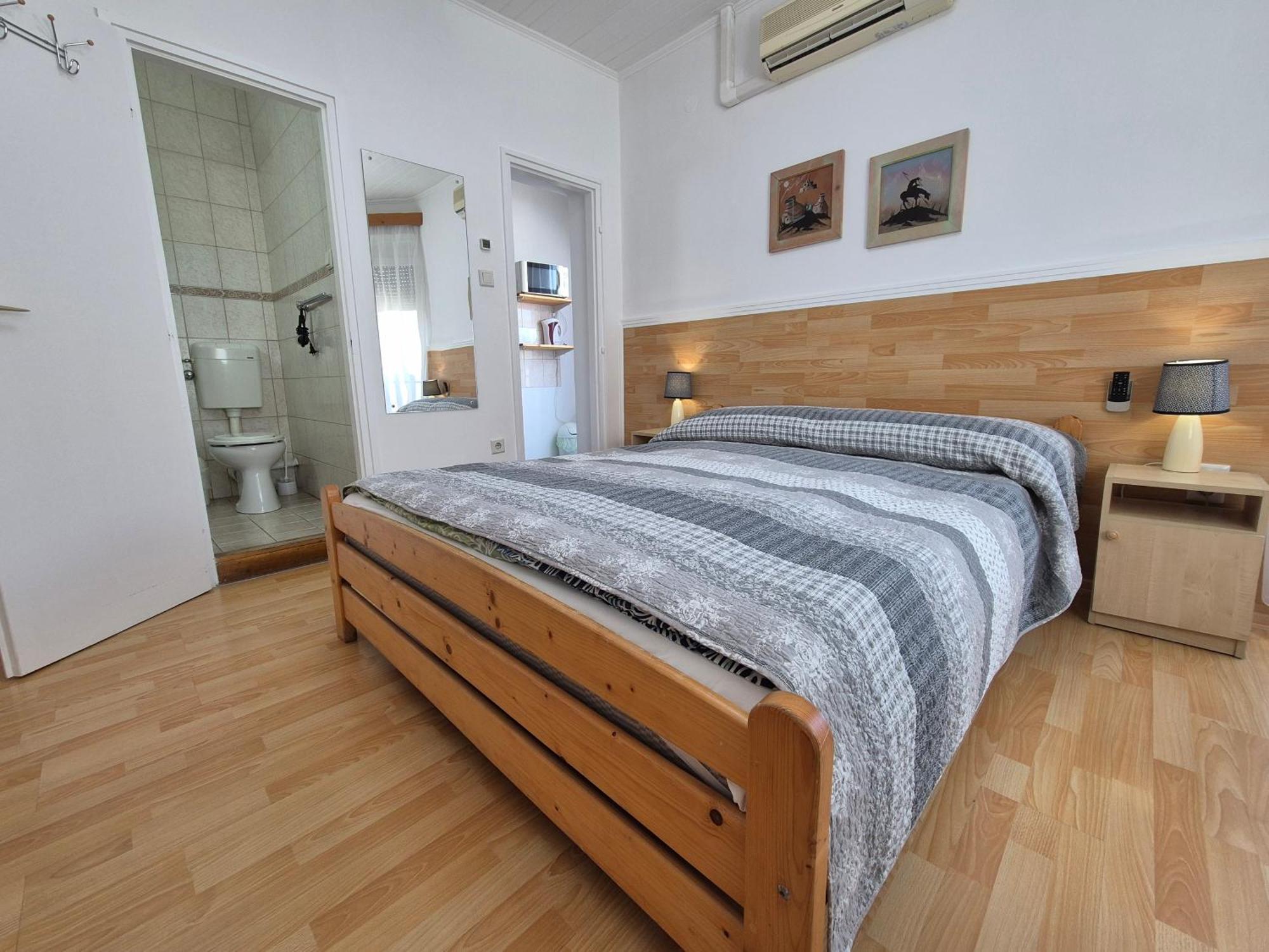 Roxanna Apartman Gyula Eksteriør bilde