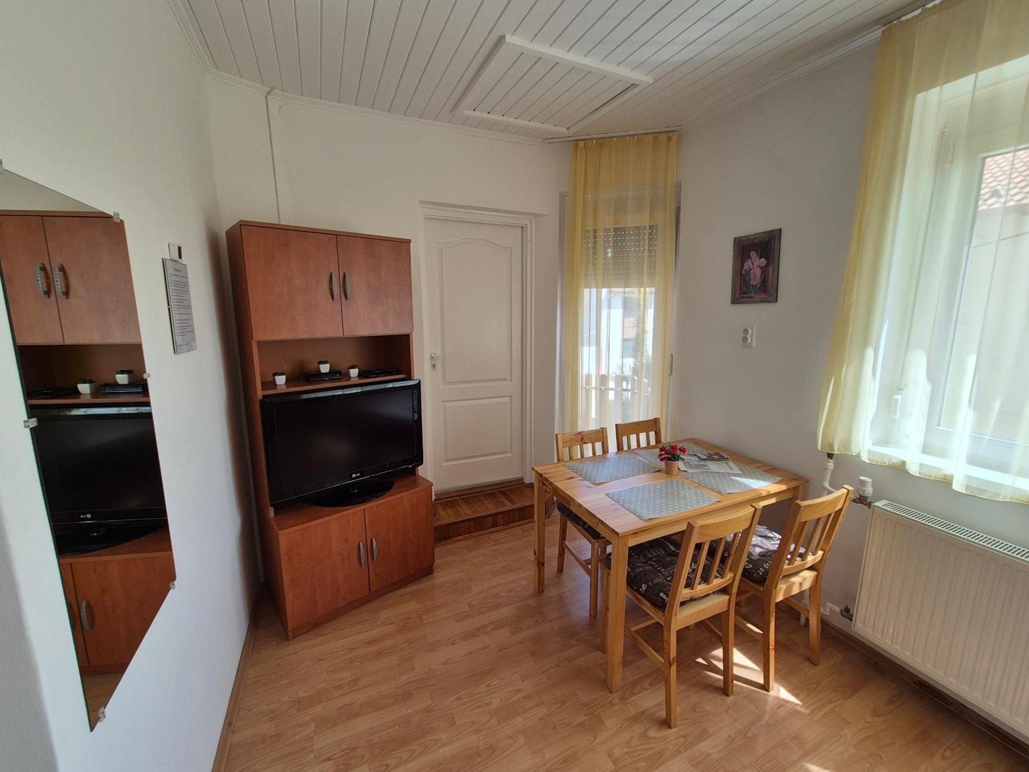 Roxanna Apartman Gyula Eksteriør bilde